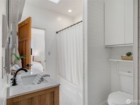 406 N Bowdoin Place, Seattle WA 98103