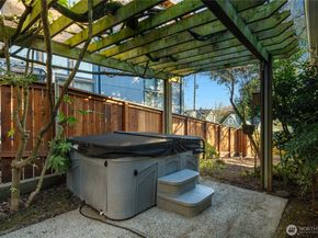 406 N Bowdoin Place, Seattle WA 98103