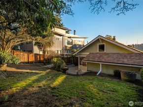 406 N Bowdoin Place, Seattle WA 98103