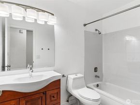 5832 NE 75th Street E304, Seattle WA 98115