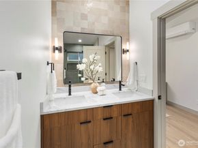 815 26th Avenue B, Seattle WA 98122