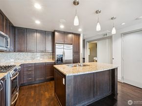 10650 NE 9th Place 1423, Bellevue WA 98004