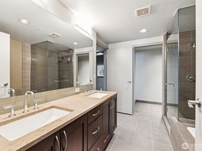 10650 NE 9th Place 1423, Bellevue WA 98004