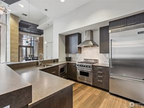 10650 NE 9th Place 1423, Bellevue WA 98004