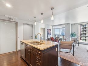 10650 NE 9th Place 1423, Bellevue WA 98004