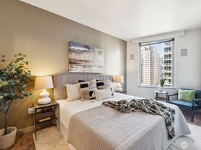 10650 NE 9th Place 1423, Bellevue WA 98004