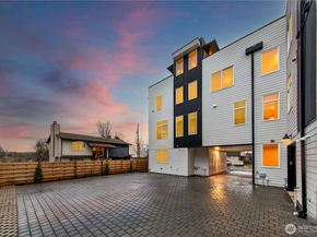 7560 43rd Avenue S, Seattle WA 98118