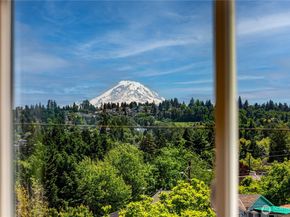 7560 43rd Avenue S, Seattle WA 98118