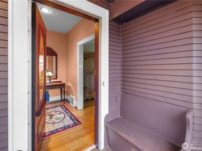 4616 Meridian Avenue N, Seattle WA 98103