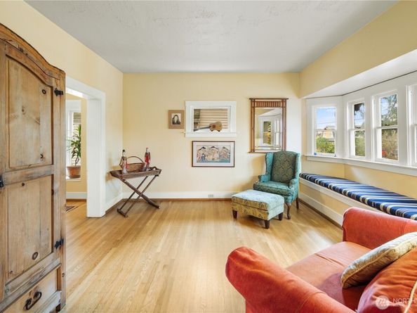 4616 Meridian Avenue N, Seattle WA 98103