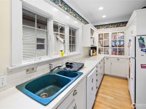 4616 Meridian Avenue N, Seattle WA 98103