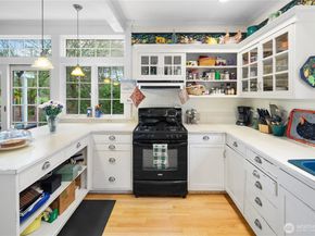 4616 Meridian Avenue N, Seattle WA 98103