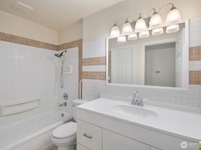 14510 124TH Avenue NE C28, Kirkland WA 98034