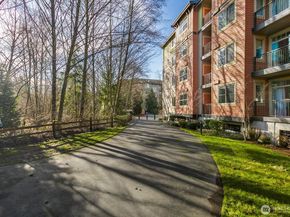 15730 116th Avenue NE 107, Bothell WA 98011