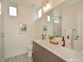 6539 4th Avenue NE B, Seattle WA 98115