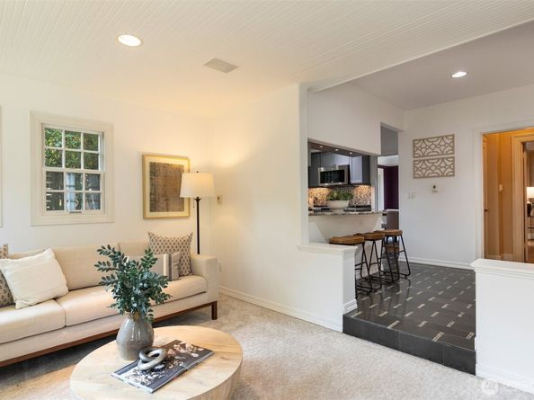 1812 10th Avenue E, Seattle WA 98102