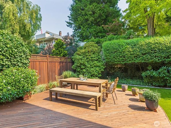 1812 10th Avenue E, Seattle WA 98102