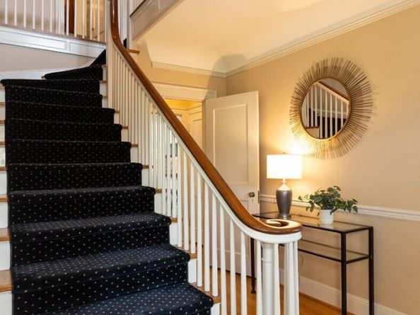 1812 10th Avenue E, Seattle WA 98102