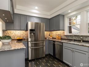 1812 10th Avenue E, Seattle WA 98102