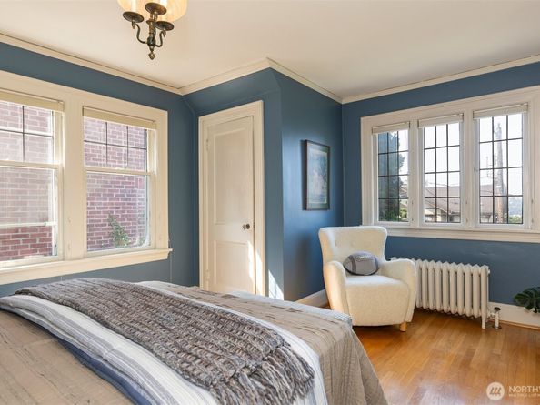 1812 10th Avenue E, Seattle WA 98102