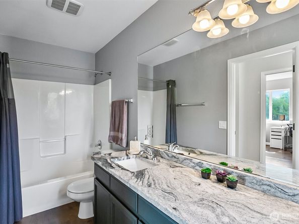 8746 NE 144th Court, Kirkland WA 98034