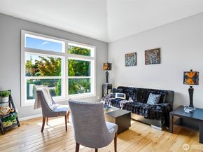 8746 NE 144th Court, Kirkland WA 98034