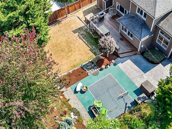 8746 NE 144th Court, Kirkland WA 98034