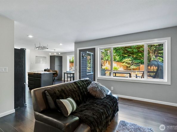 8746 NE 144th Court, Kirkland WA 98034