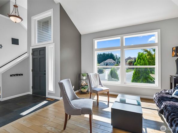 8746 NE 144th Court, Kirkland WA 98034