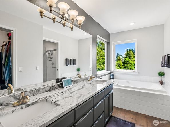 8746 NE 144th Court, Kirkland WA 98034