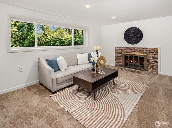 895 Wildwood Boulevard SW, Issaquah WA 98027