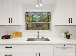 895 Wildwood Boulevard SW, Issaquah WA 98027