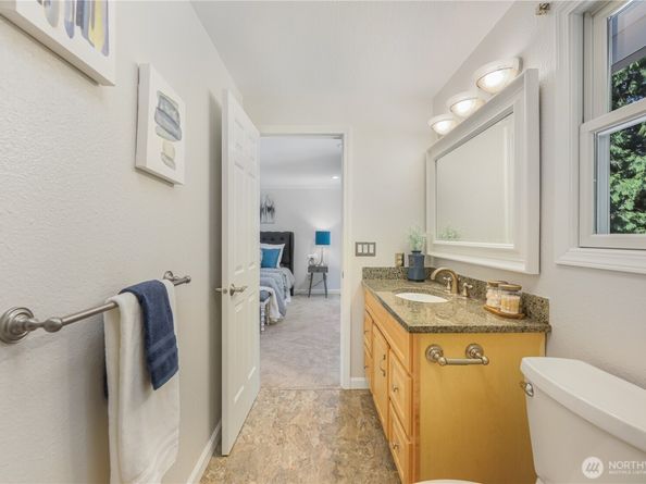 21700 SE 37th Street, Sammamish WA 98075