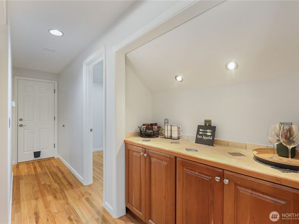 21700 SE 37th Street, Sammamish WA 98075