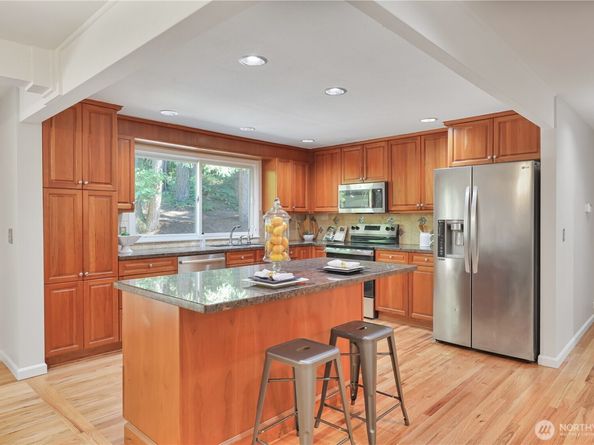 21700 SE 37th Street, Sammamish WA 98075