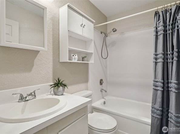 14401 SE Petrovitsky Road A203, Renton WA 98058