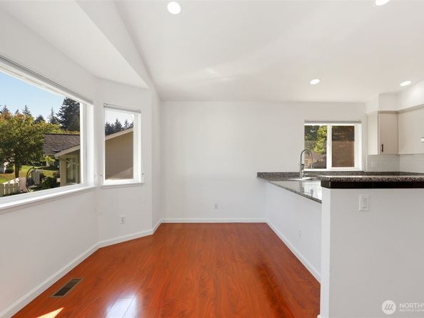 910 NW Leisure Lane, Bremerton WA 98311