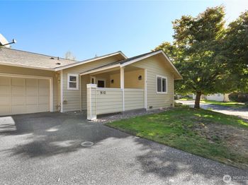 910 NW Leisure Lane