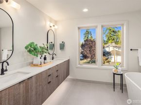 637 18th Avenue W, Kirkland WA 98033
