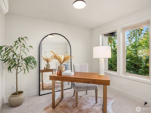 637 18th Avenue W, Kirkland WA 98033
