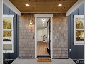 637 18th Avenue W, Kirkland WA 98033