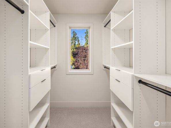 637 18th Avenue W, Kirkland WA 98033