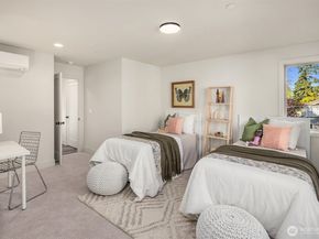 637 18th Avenue W, Kirkland WA 98033