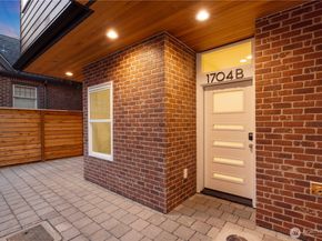1704 B N 47th Street, Seattle WA 98103