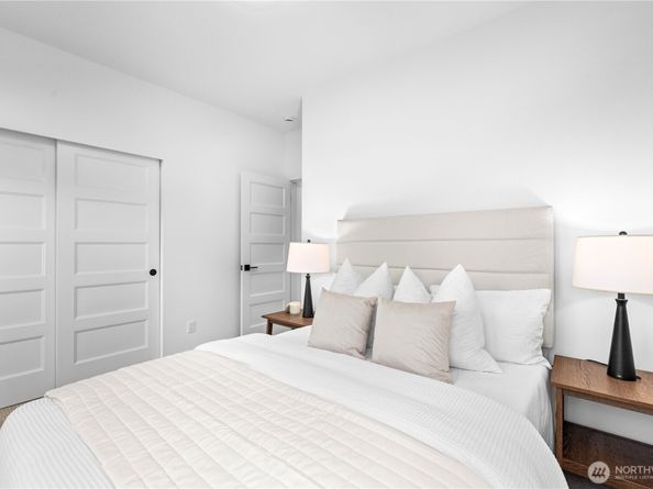 1704 B N 47th Street, Seattle WA 98103