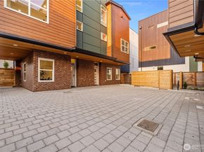 1704 B N 47th Street, Seattle WA 98103