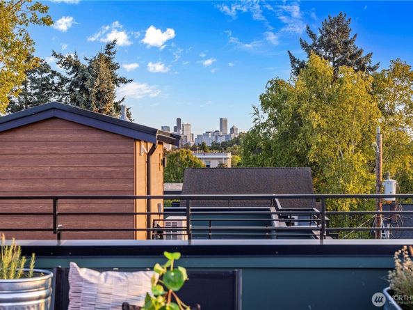 1704 B N 47th Street, Seattle WA 98103