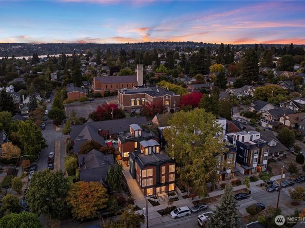 1704 B N 47th Street, Seattle WA 98103