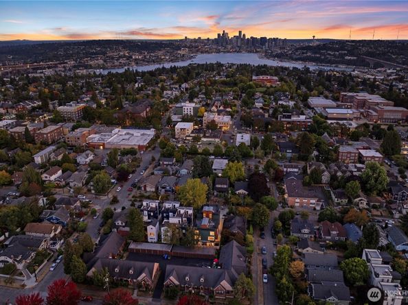 1704 B N 47th Street, Seattle WA 98103