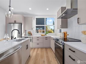 1704 B N 47th Street, Seattle WA 98103